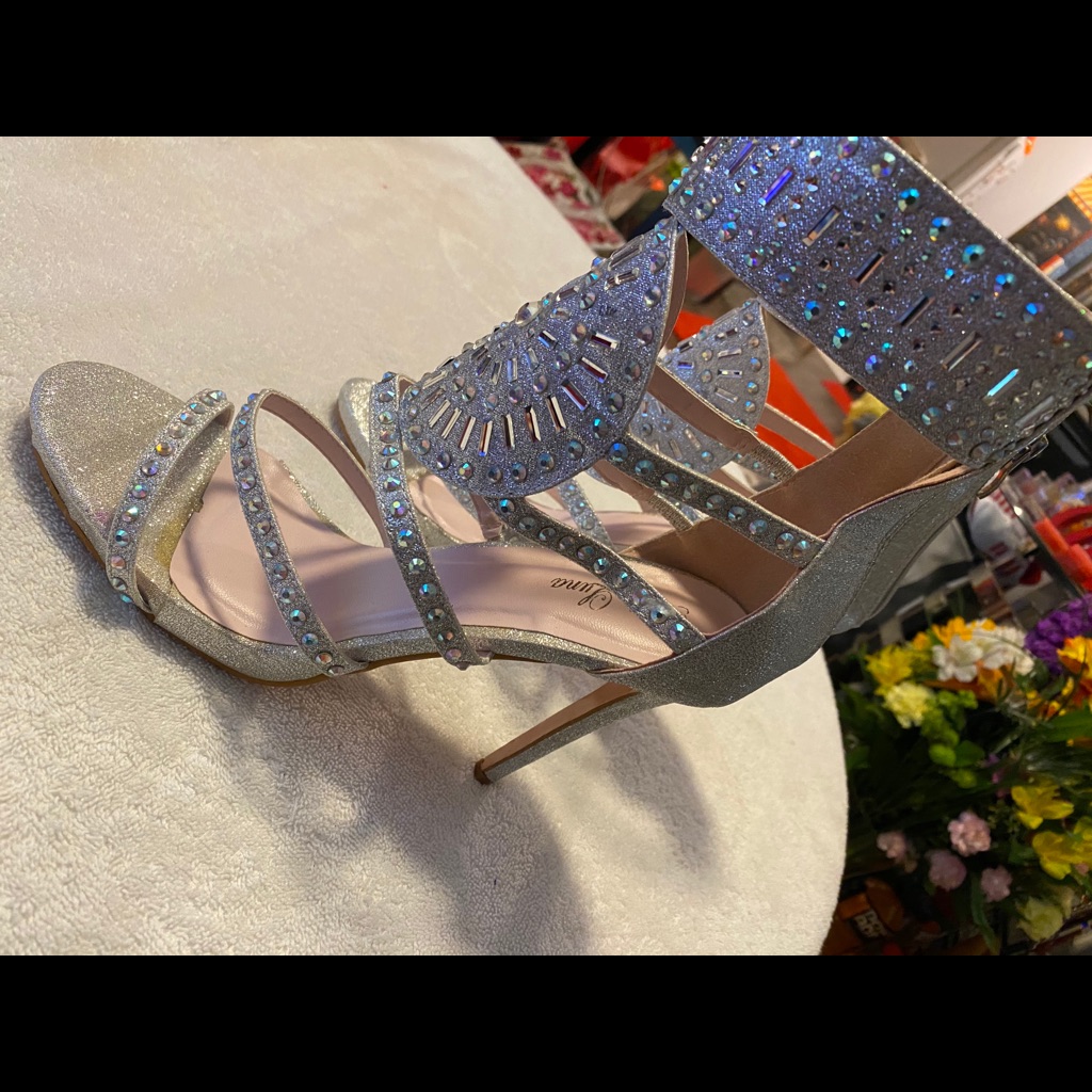 Almost Brand New Sparkly Heels By Bella Luna  Box 57